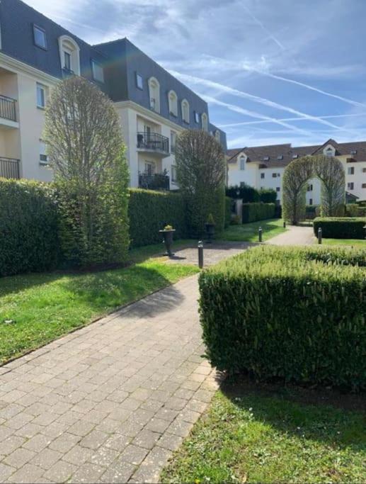 Apartament Les Jardins De Magny. Zewnętrze zdjęcie